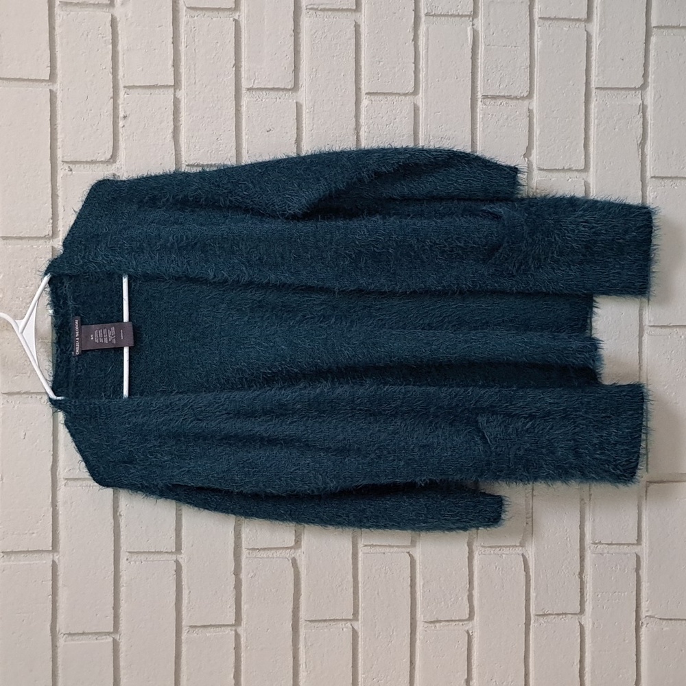 Chelsea & Theodore Dark Teal Fuzzy Open Front Cardigan W/Pockets. Size Small